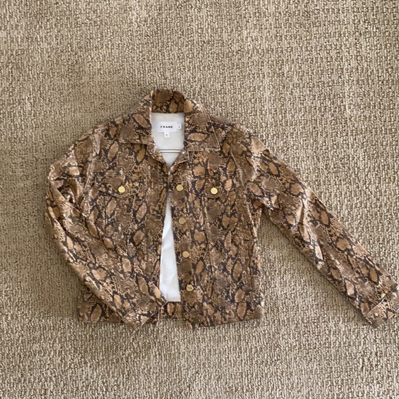 FRAME Le Vintage Coated Python Print Denim Jacket - Picture 4 of 8
